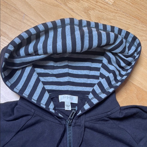 Women's Black Striped Hoodie with Side Pockets - Picture 3 of 9